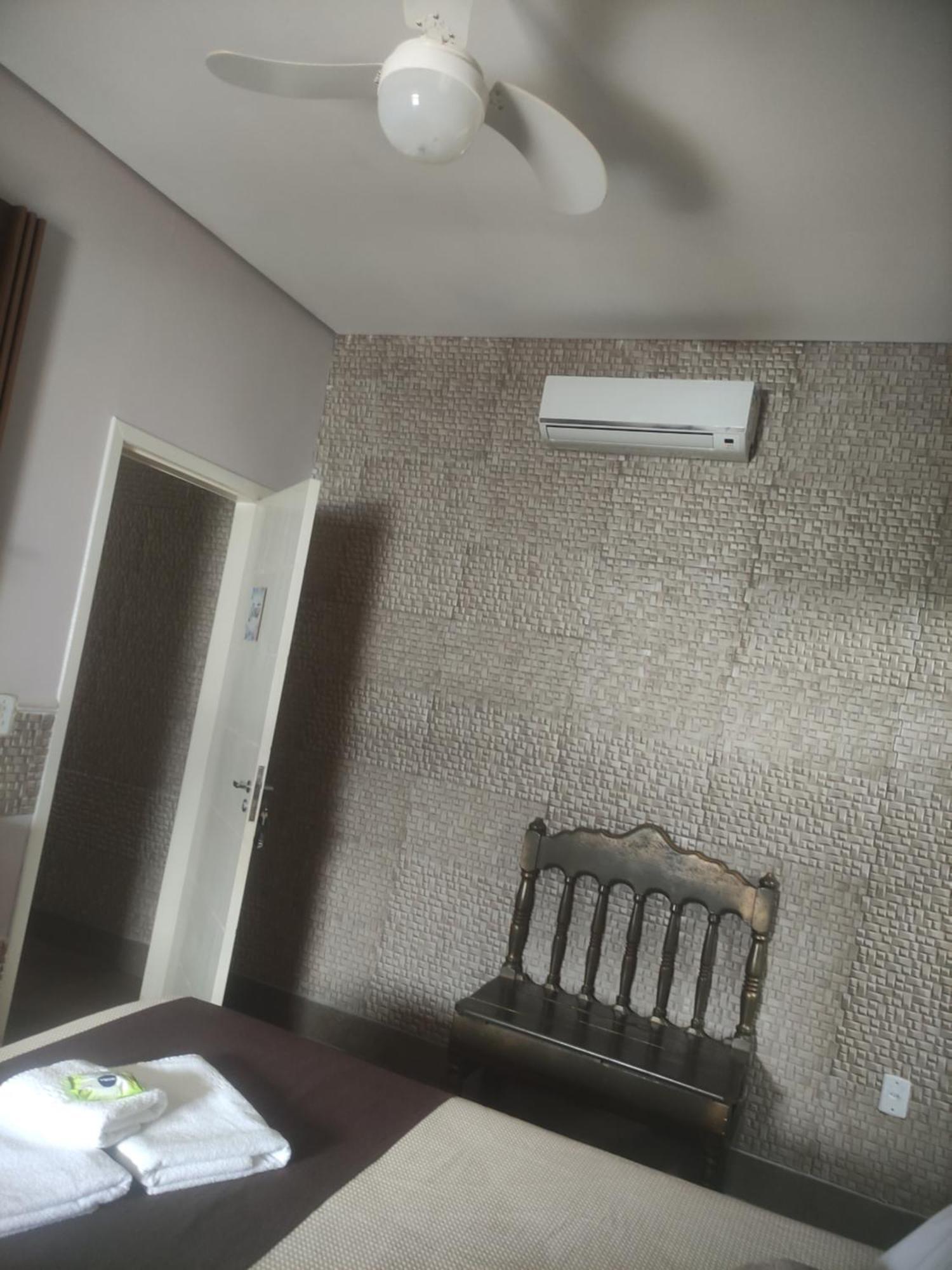 Pousada Da Gi Suites E Turismo Chapada dos Guimarães Rom bilde
